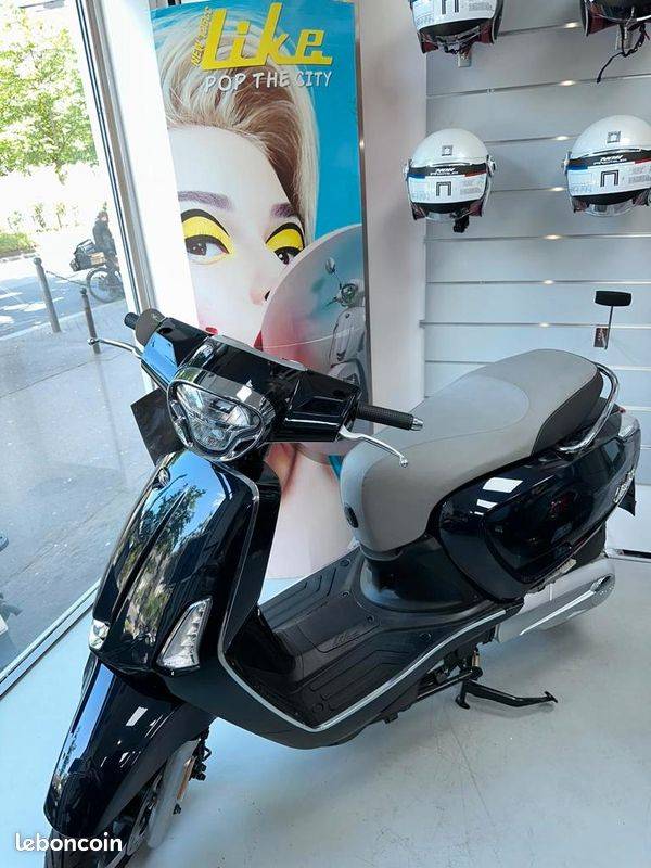Scooter neuf 50cc Kymco Like bleu 125cc à vendre sur Paris 15 / Pasteur / Montparnasse
